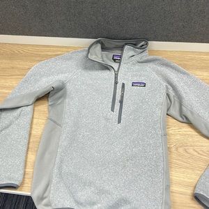 Patagonia Mens Quarter Zip. Size: S
